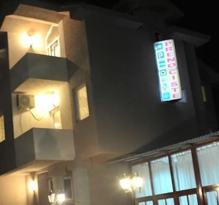 Prenociste Trio Hotel Враня Екстериор снимка