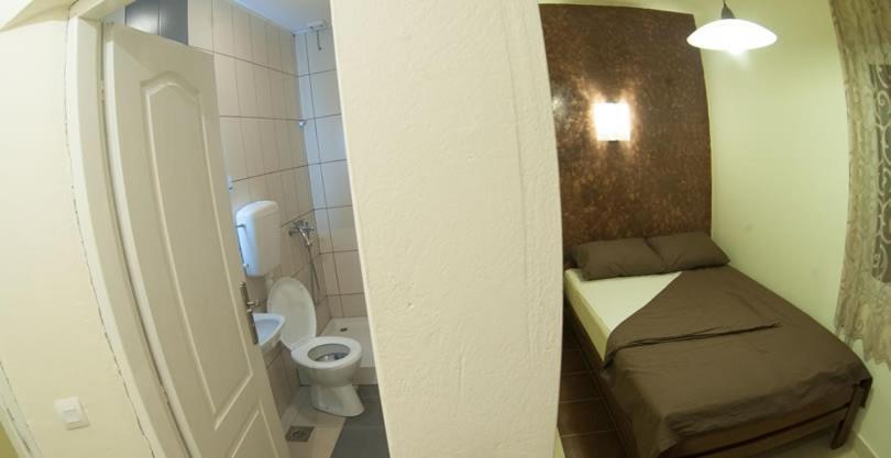 Prenociste Trio Hotel Враня Екстериор снимка