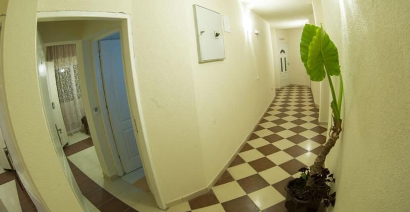 Prenociste Trio Hotel Враня Екстериор снимка