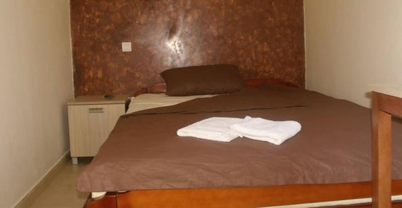 Prenociste Trio Hotel Враня Екстериор снимка