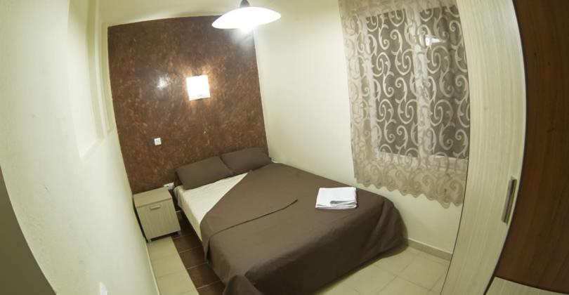 Prenociste Trio Hotel Враня Екстериор снимка